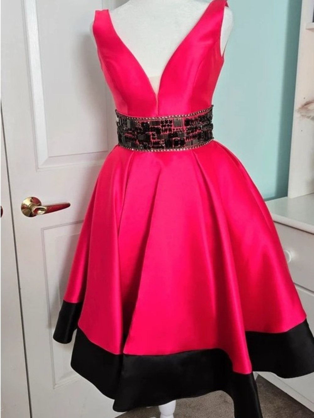 Elegant Fuchsia Maxi Dress with Black Waist and Hem